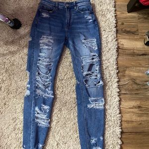 Distressed Mom jeans☺️